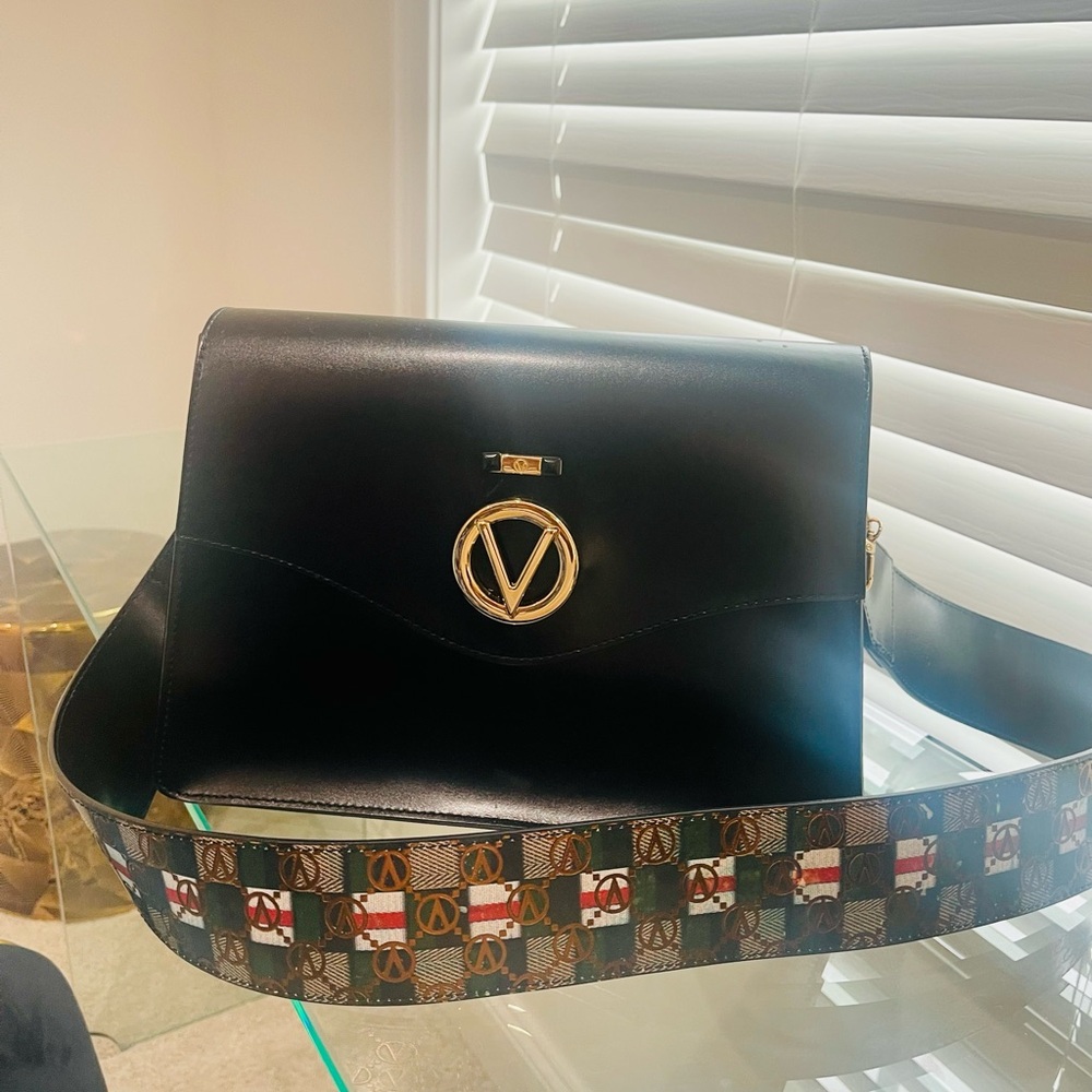 Valentino Handbag comes with Tag